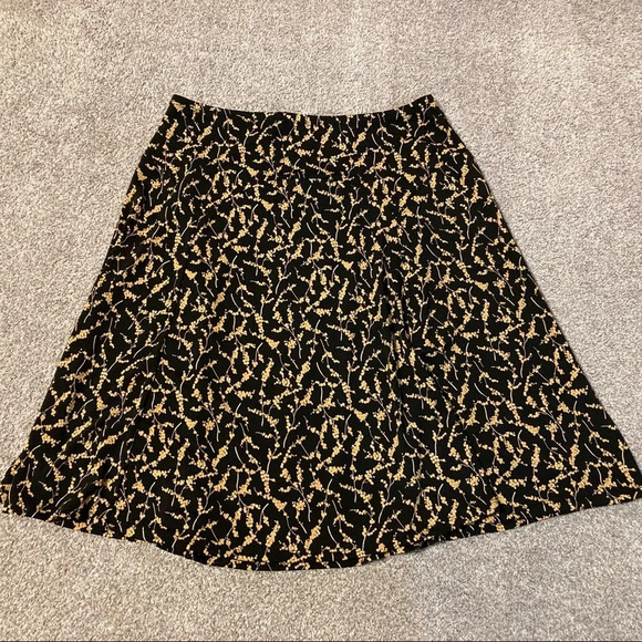 NWOT Nine West Black Floral Print Skirt M - Picture 9 of 13